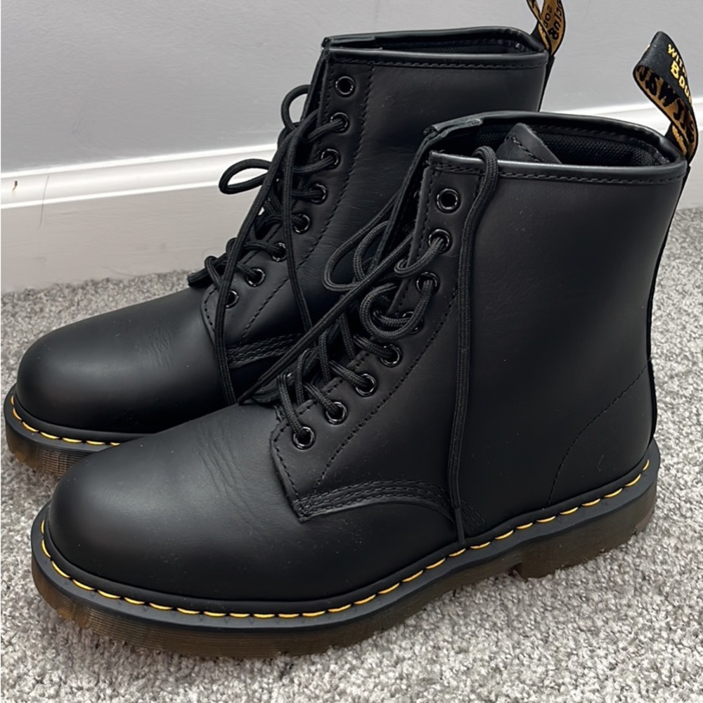 Brand new unisex Dr. Martens boots (slip resistant)